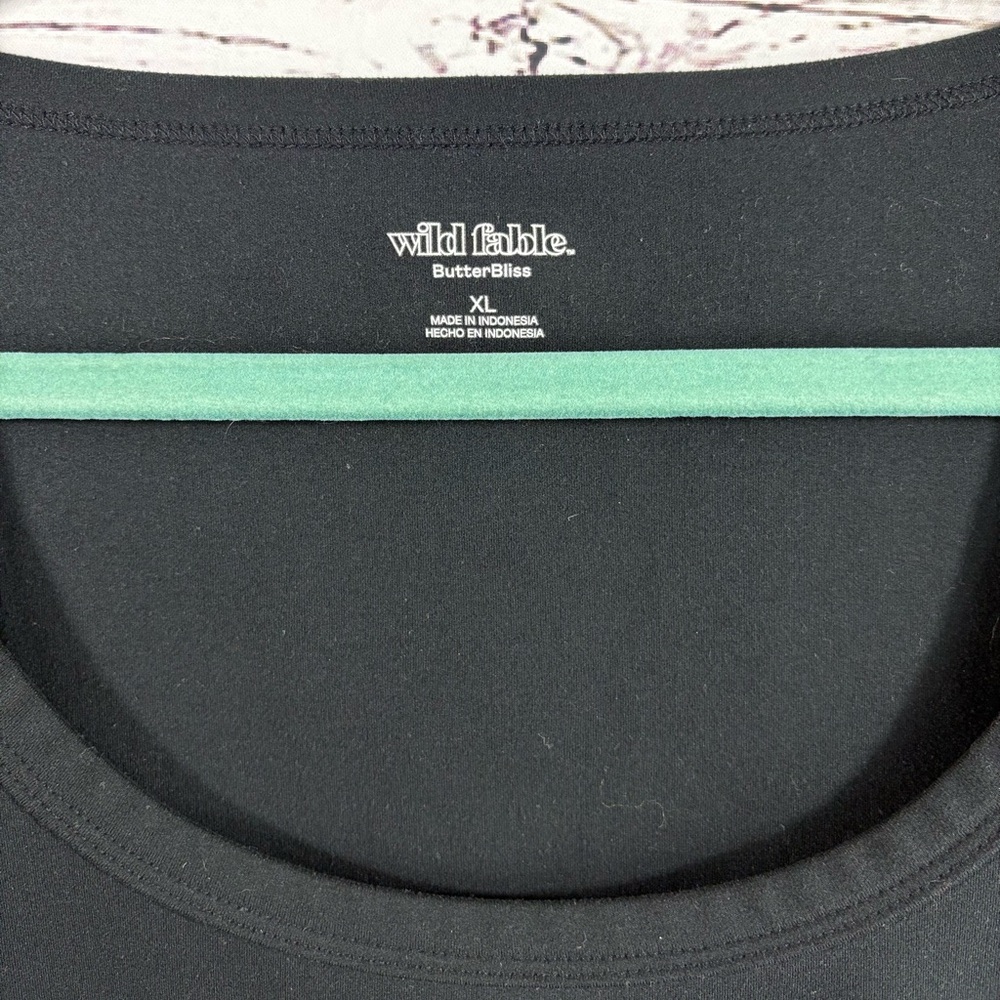 Wild Fable Black Butter Bliss Athletic Workout Crop Top in Size XL EUC - Picture 2 of 7